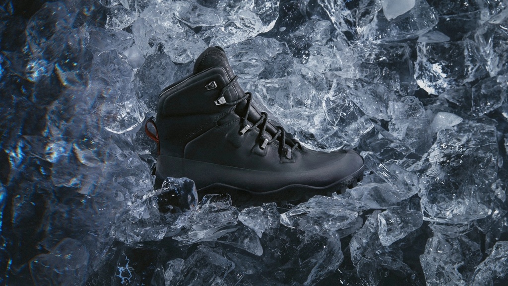 Tracker_Winter II_Obsidian_08.jpg